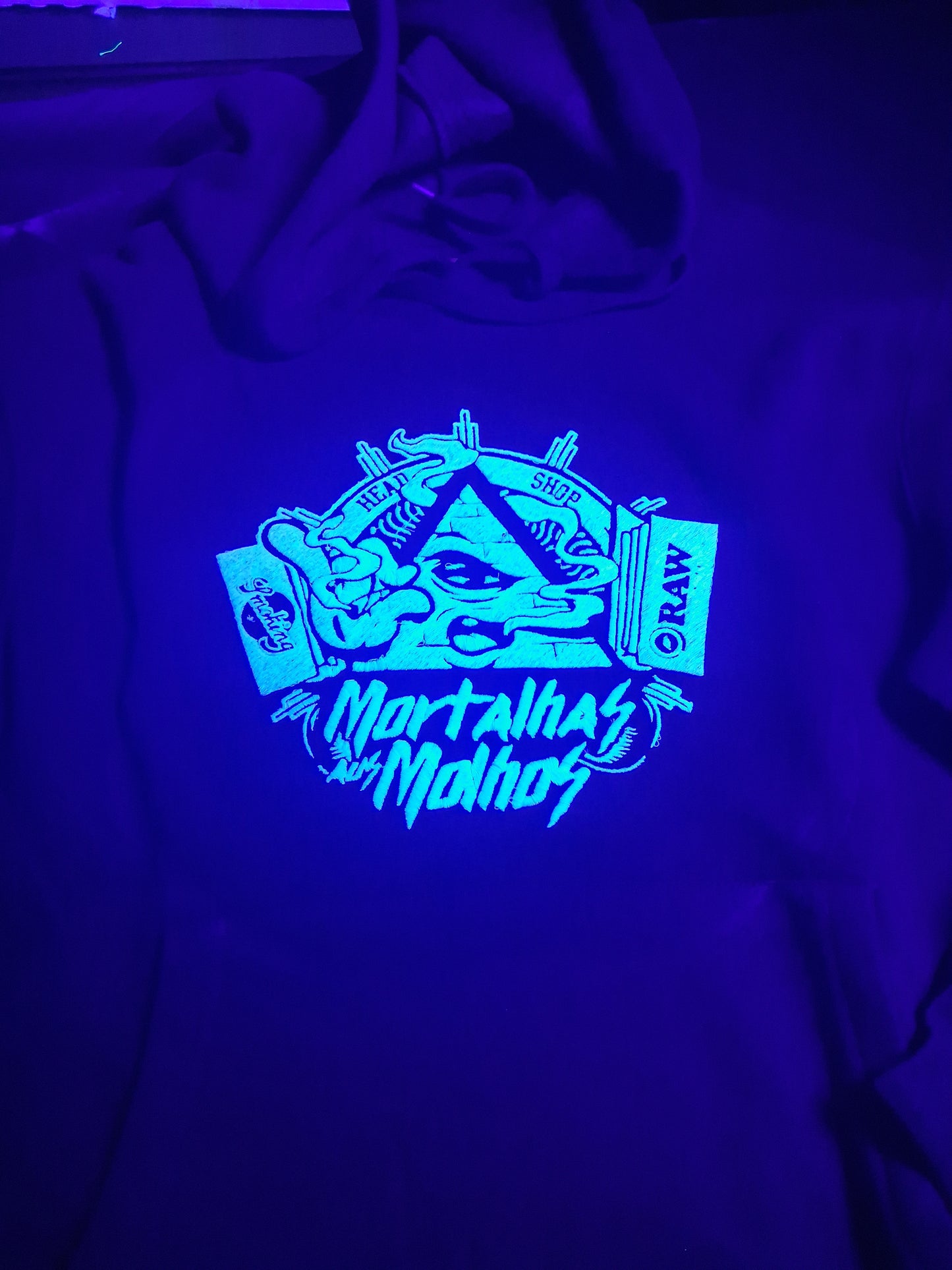 Sweatshirt com Hoodie Mortalhas aos Molhos